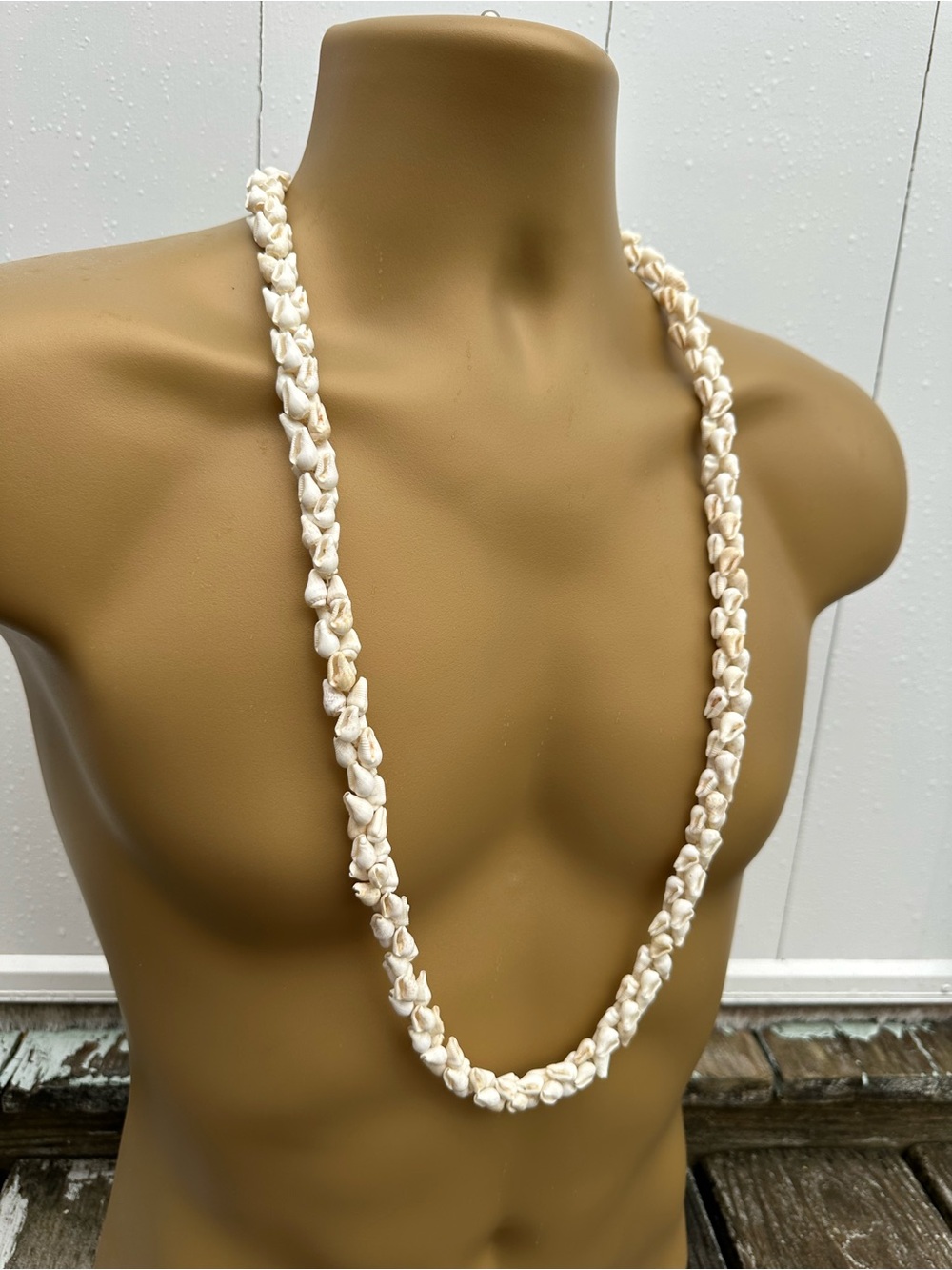 Hawaiian Poepoe Cream Shell Lei